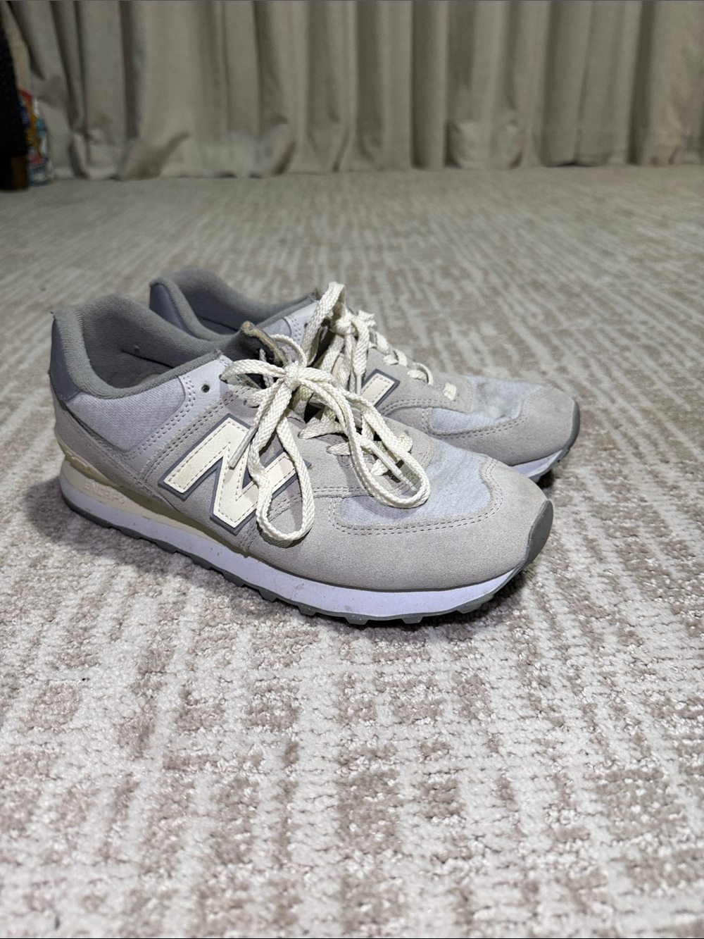 New Balance Women’s Light Grey Sneakers